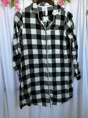 stars above Black & White Buffalo Check Button-Up Shirt